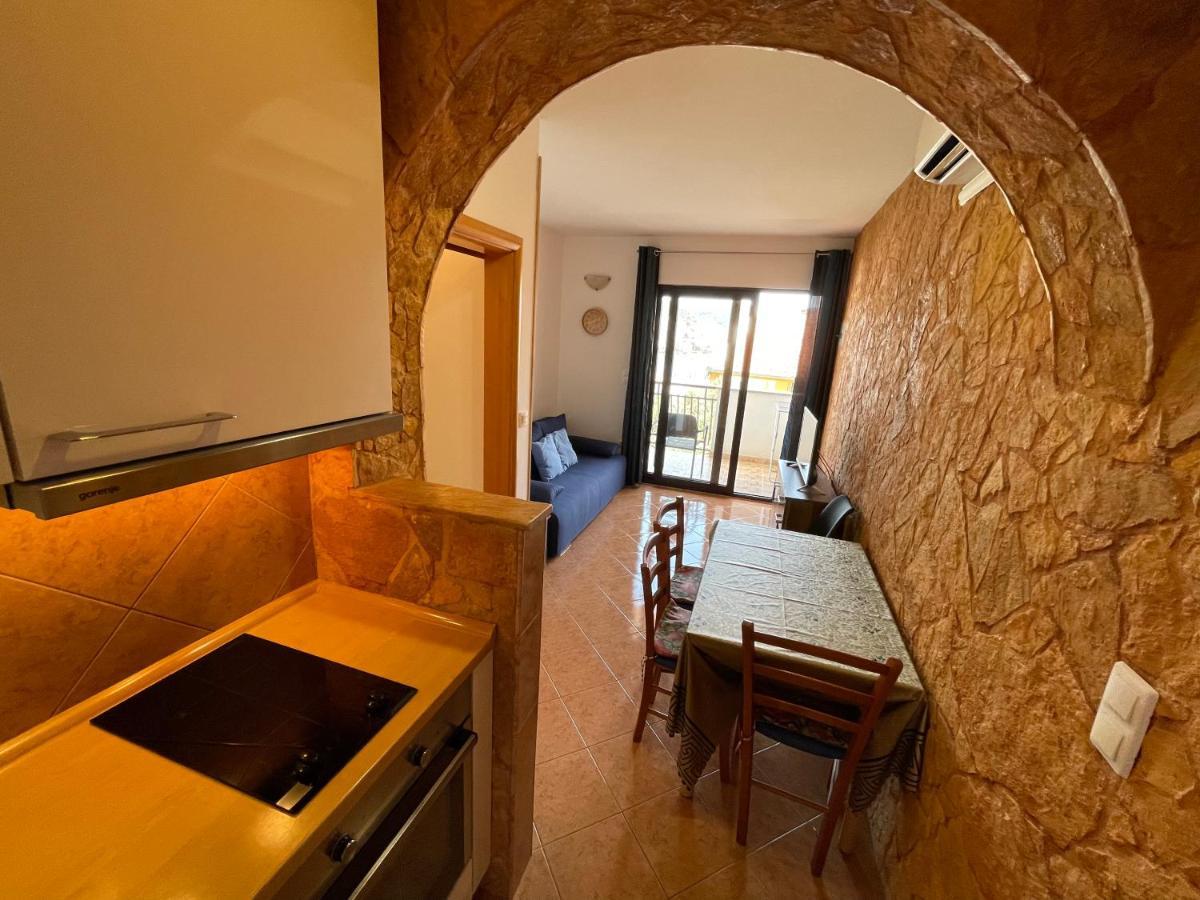 Apartment Jakasa Trogir Exterior photo